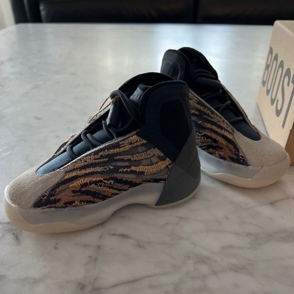 Yeezy Infants Kids QNTM Boost 6.5US New With Tags 23EU Basketball Sneakers - Picture 3 of 9